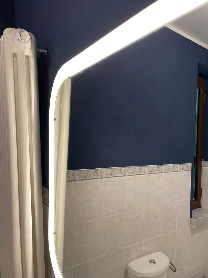 Accogliente camera singola con balcone a 500 mt dal mare Marina Di Carrara