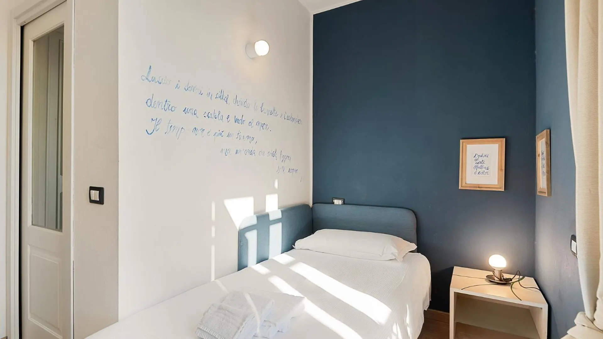 Guest house Accogliente Camera Singola Con Balcone A 500 Mt Dal Mare Marina Di Carrara Italy